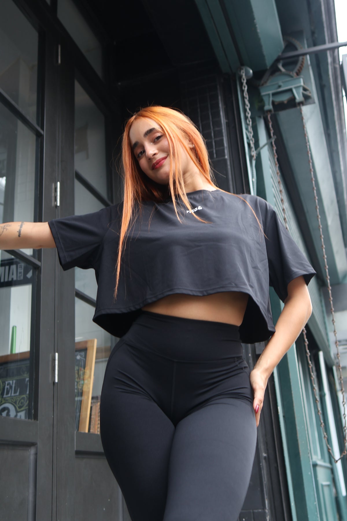 move crop top + legging negro